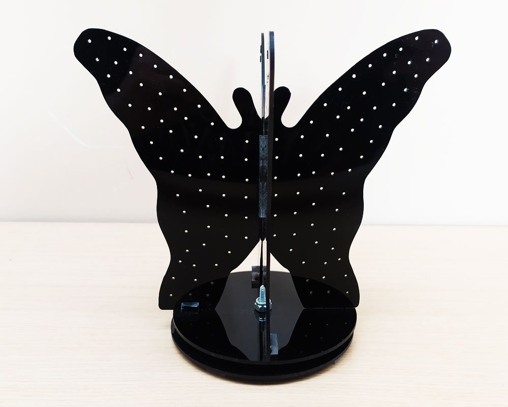 02 21663 Acrilico aretes mariposa pequena giratoria