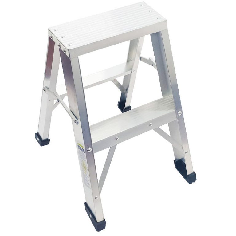 Escalera en aluminio de 2 pasos