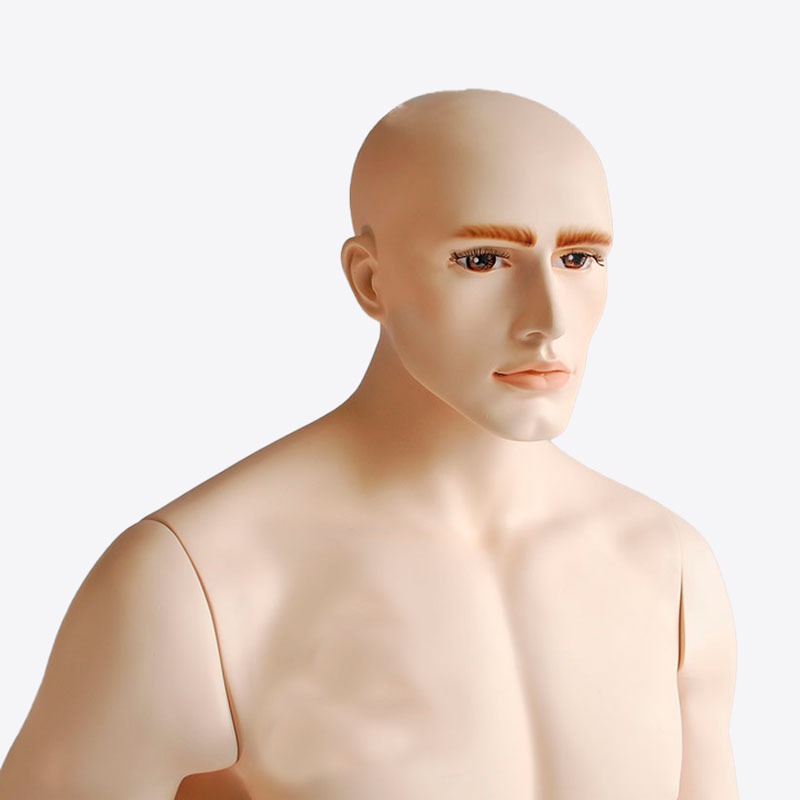 maniquí hombre realista en fibra de vidrio y base en acero
